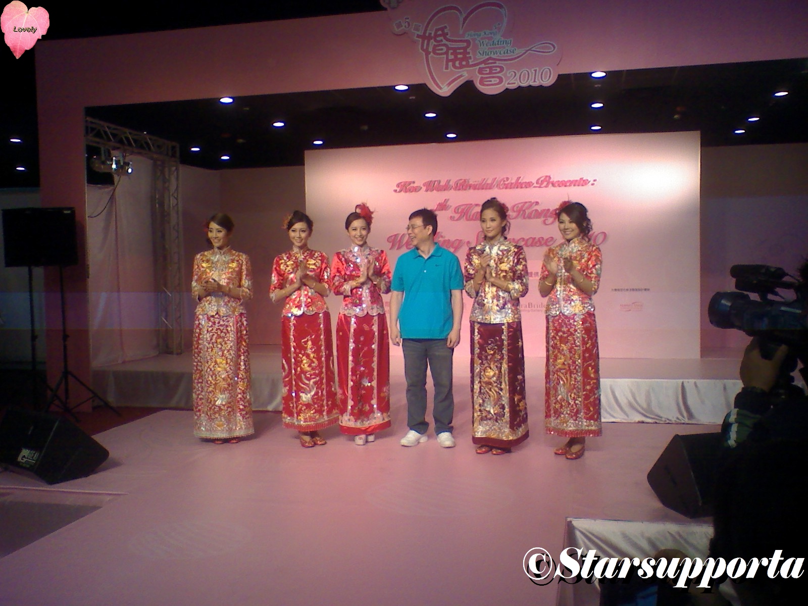 20101009 第5屆婚展會 Hong Kong Wedding Showcase - 鴻運繡莊 裙褂專門店: 2010 水晶裙掛匯演 @ 香港Emax (video)